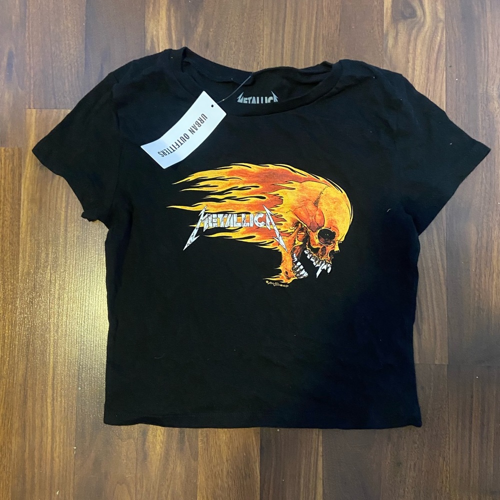 urban outfitters NWT new with tags Metallica black flames baby tee cropped shirt